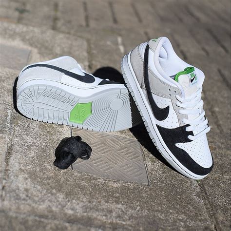 nike sb dunk chlorophyl